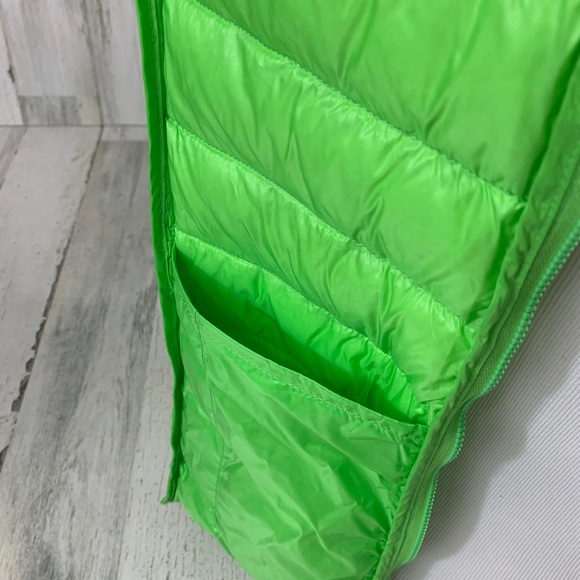 Ultra lightweight women’s puffer vest. Bought in France. Size T4 France, MED US. - Picture 7 of 8